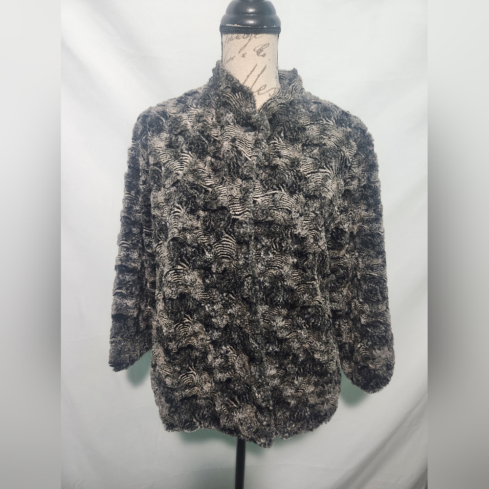 Alfred Dunner Faux Fur Cape Jacket. Black & White Swirl. Size 12 Petite. Mobwife